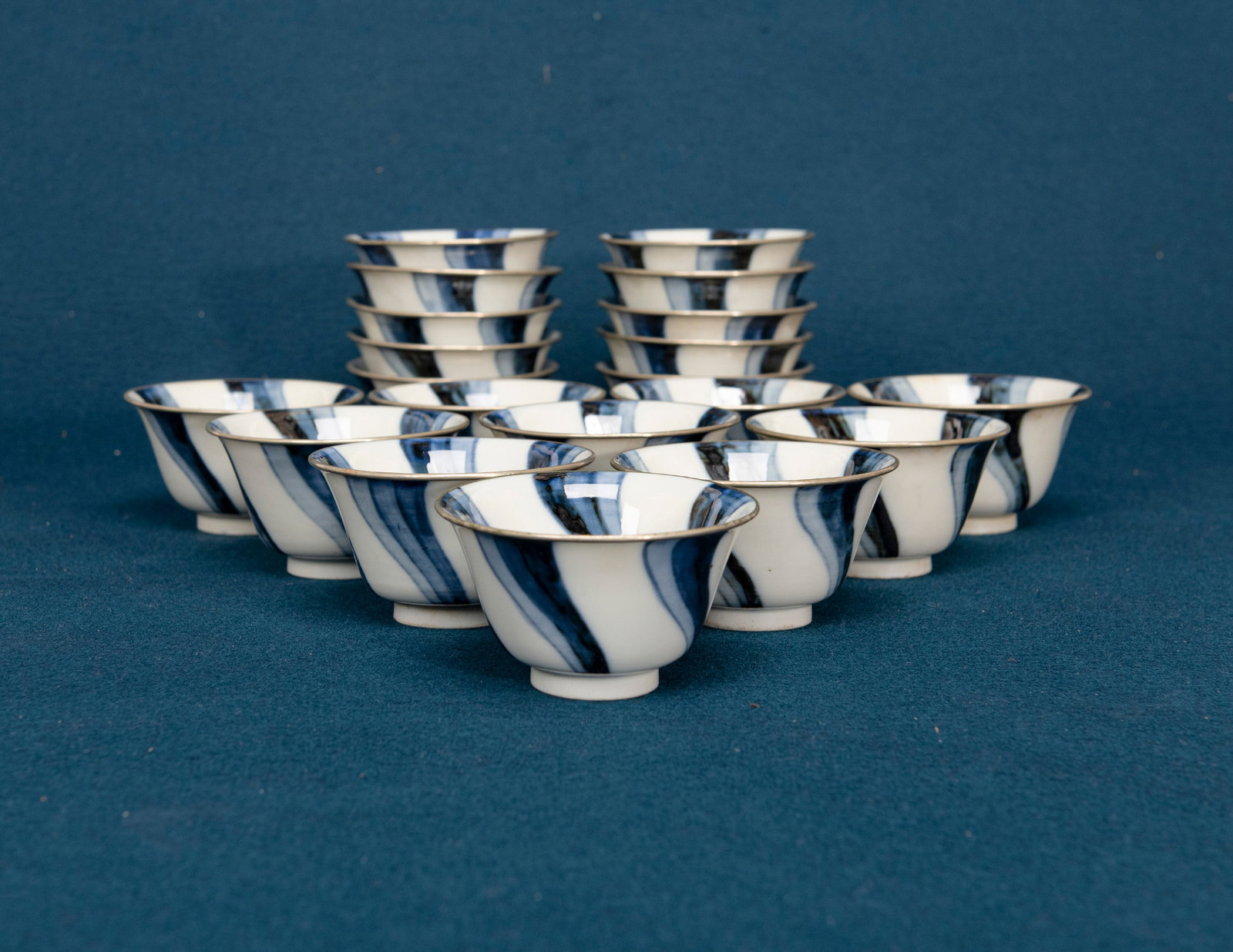 Twenty Chinese Blue and White Cups: D:8.8cm