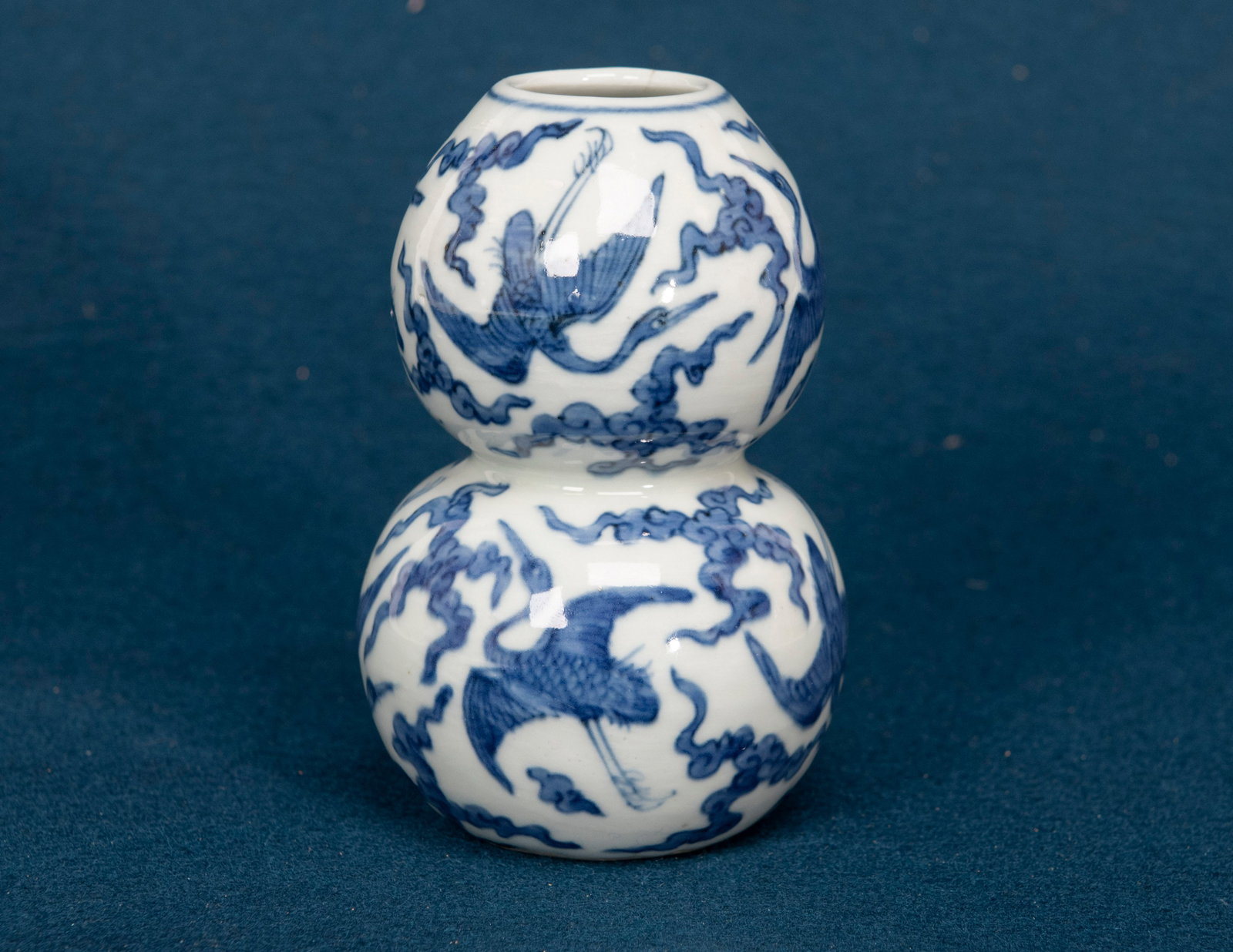 A Chinese Blue and White Crane Vase: H:12.5cm