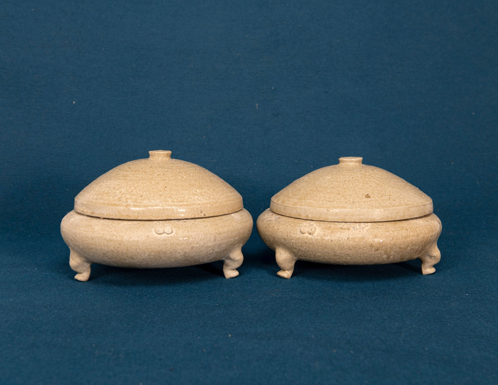 Two Chinese Yue Ware Bowl and Covers (1 of 5)