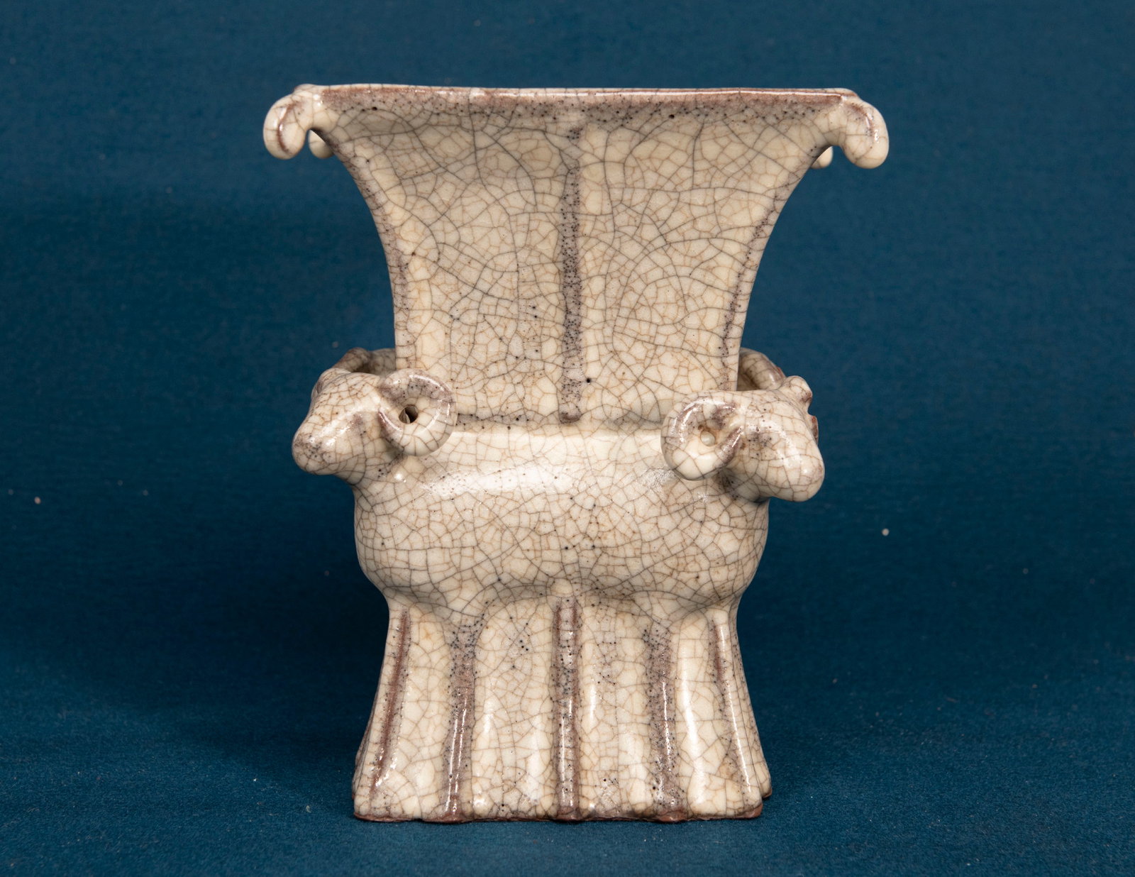 A Chinese Ge Ware Vase (1 of 5)