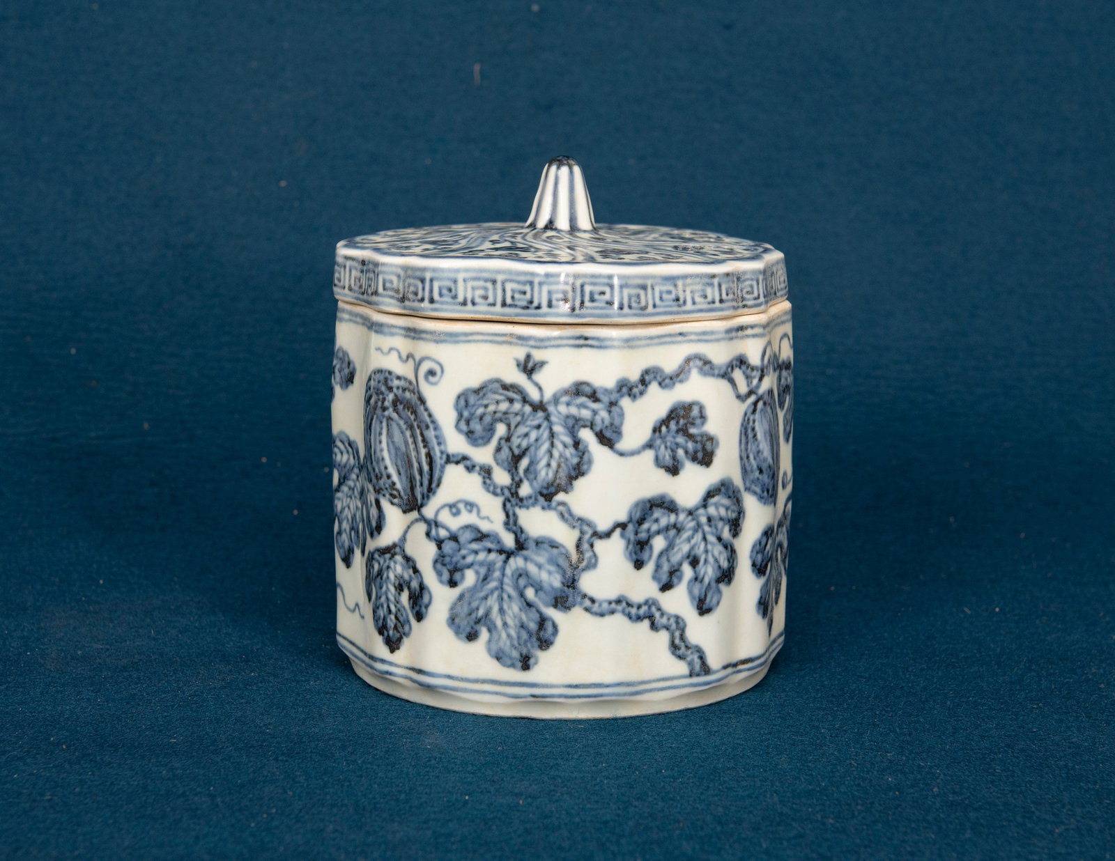 A Chinese Blue and White Jar and Cover: H:16.2cm