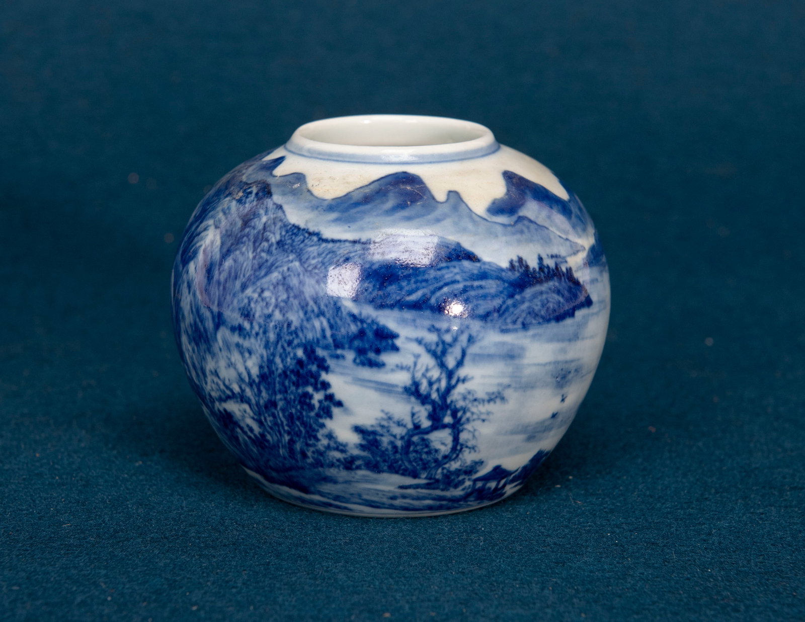 A Chinese Blue and White Jar: H:8cm