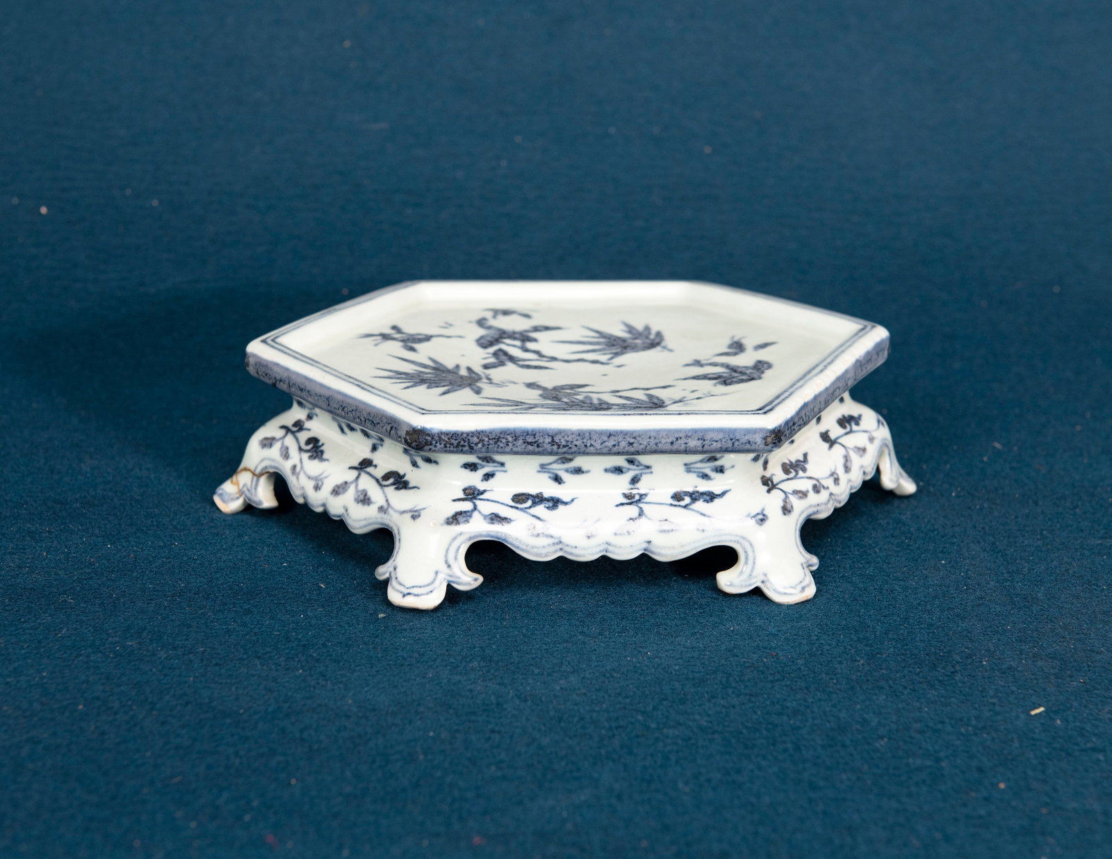 A Chinese Blue and White Stand: H:5.7cm