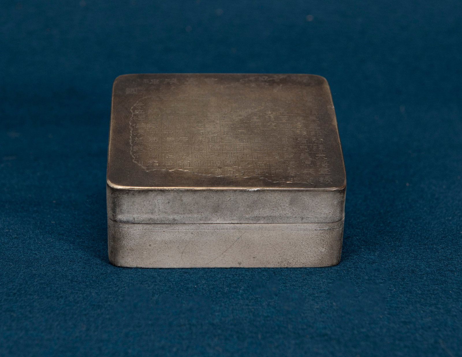 A Chinese Bronze Box: 9.8*9.8cm