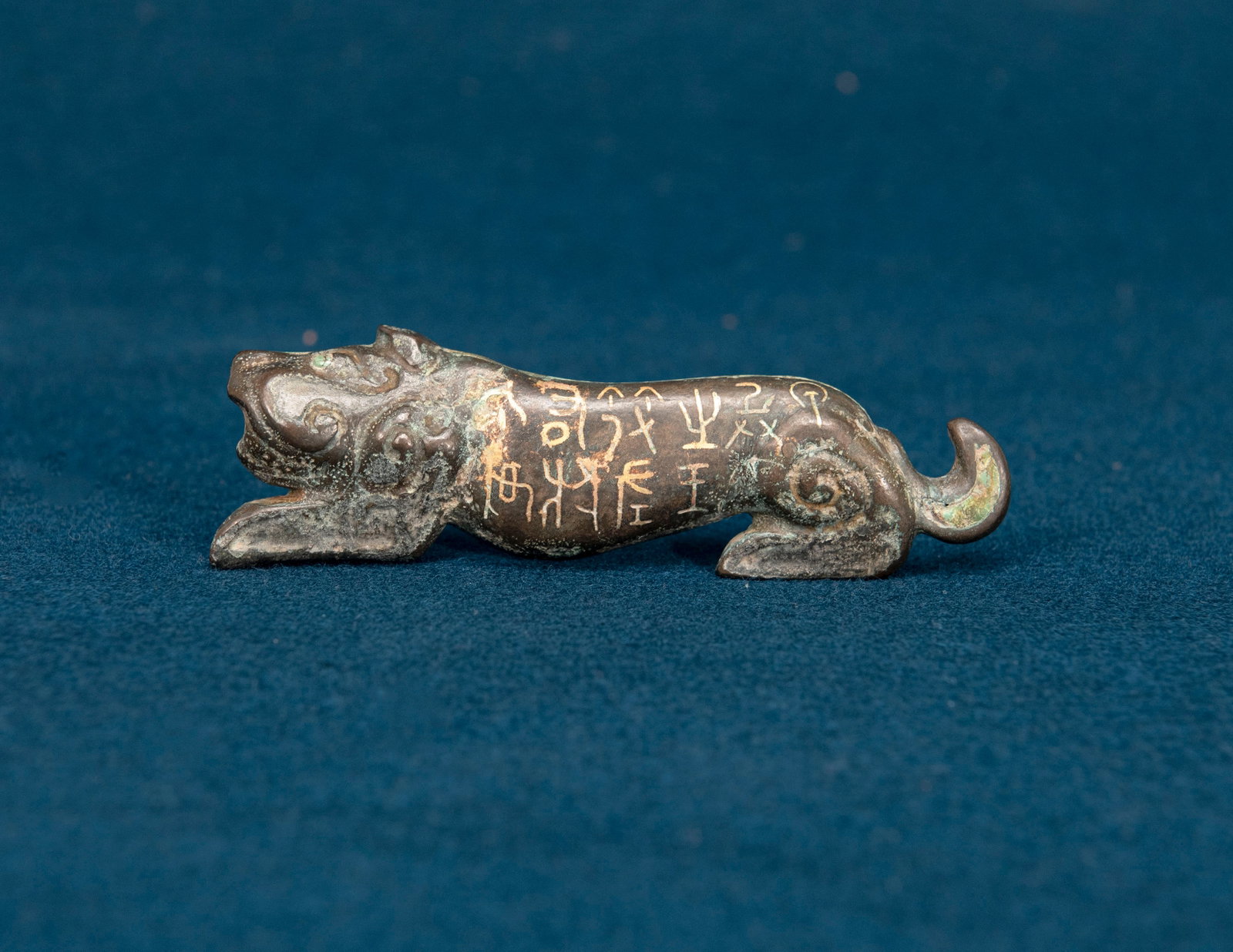 A Chinese Bronze Tiger Tally: W:10.6cm