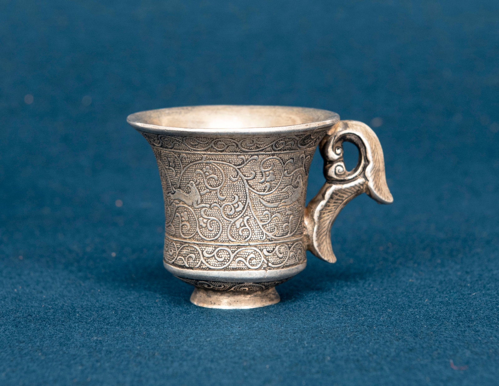 A Chinese Silver Cup: H:5.2cm
