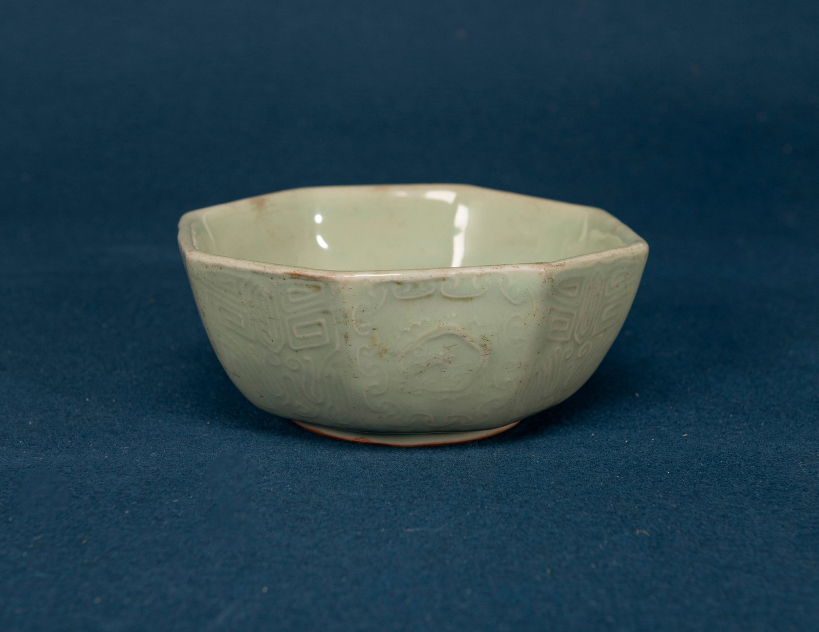 A Chinese Longquan Ware Floral Bowl: D:17cm