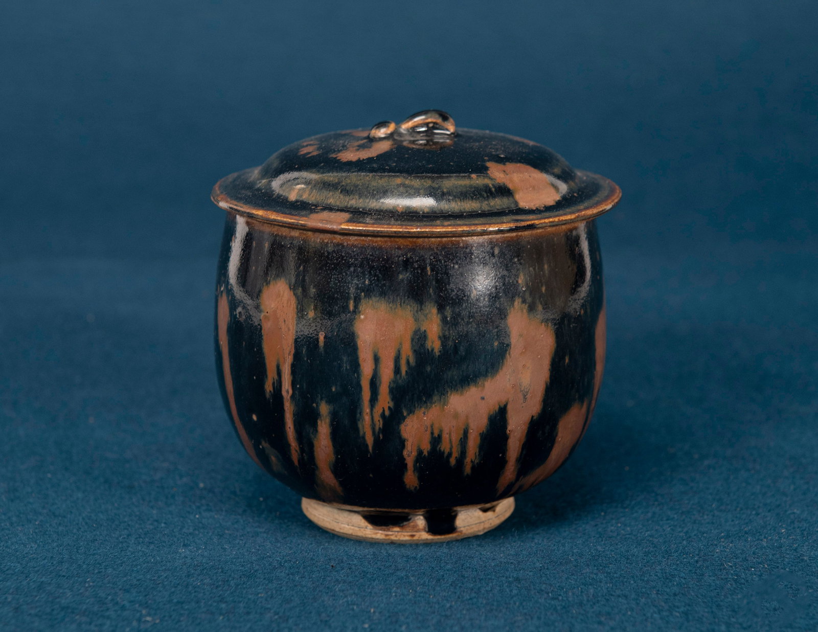 A Chinese Cizhou Ware Jar and Cover: D:9.7cm