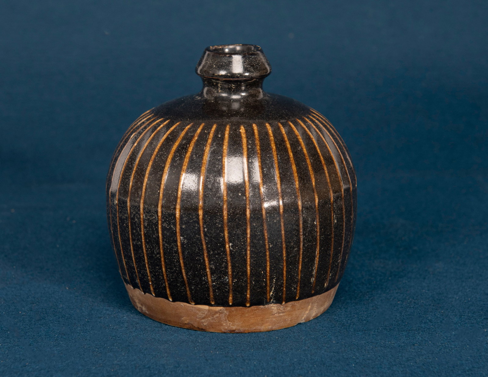 A Chinese Cizhou Ware Vase: H:14.6cm