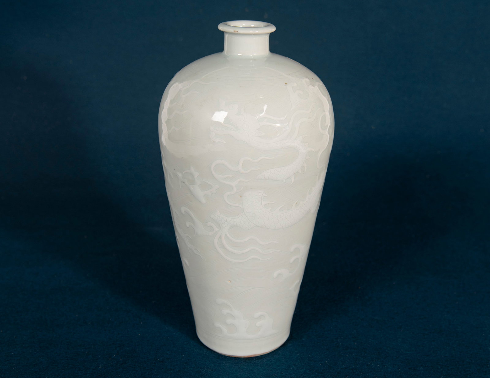 A Chinese Shufu Ware Dragon Meiping Vase: H:28.2cm