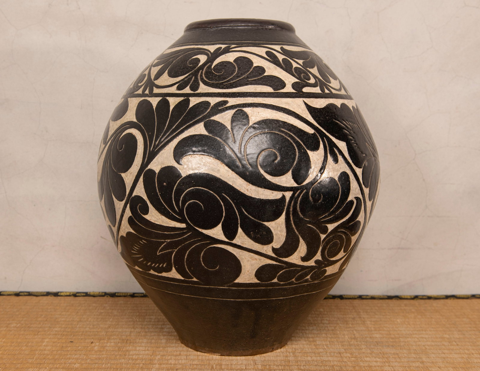 A Chinese Cizhou Ware Floral Jar (1 of 5)