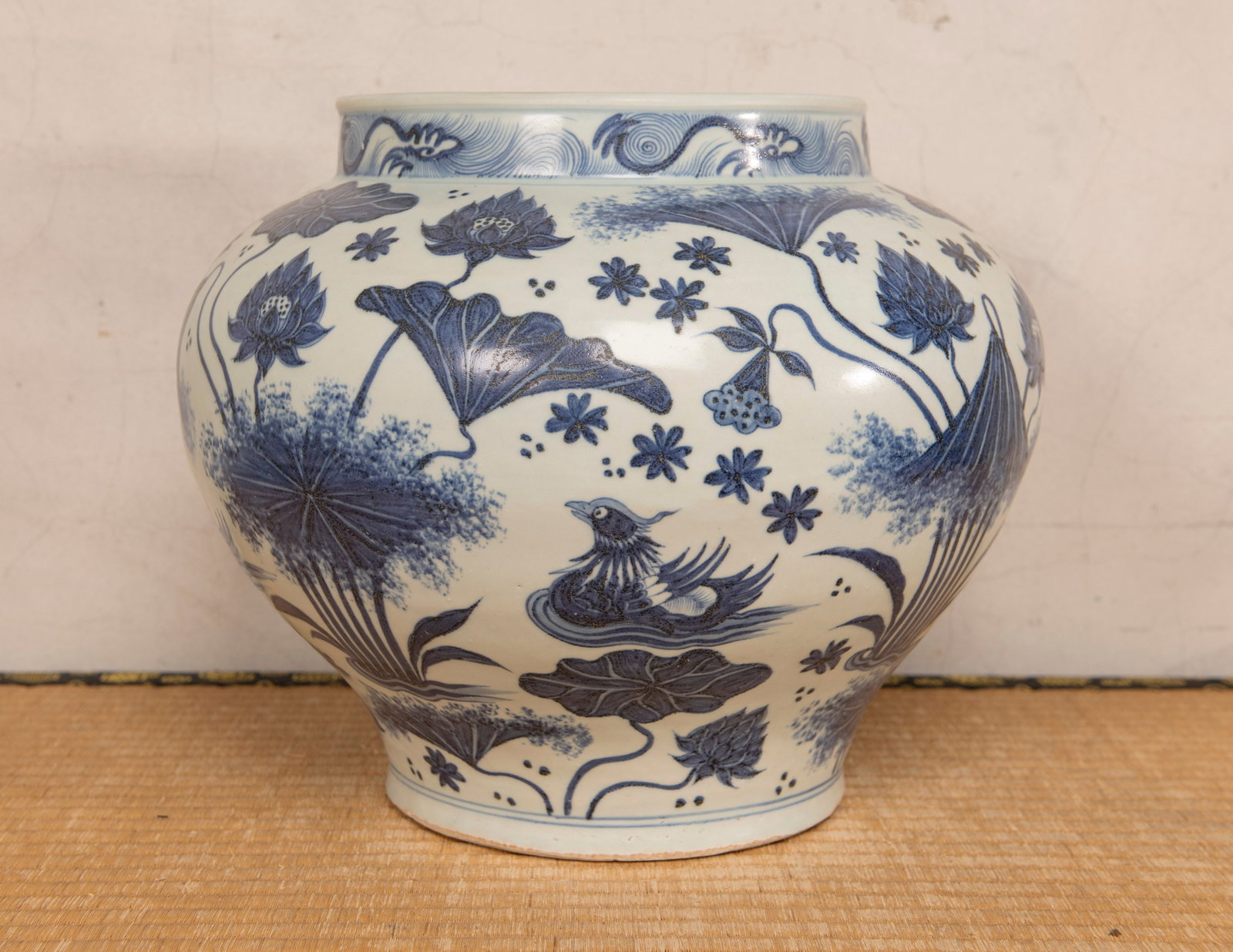 A Chinese Blue and White Jar: H:28.2cm