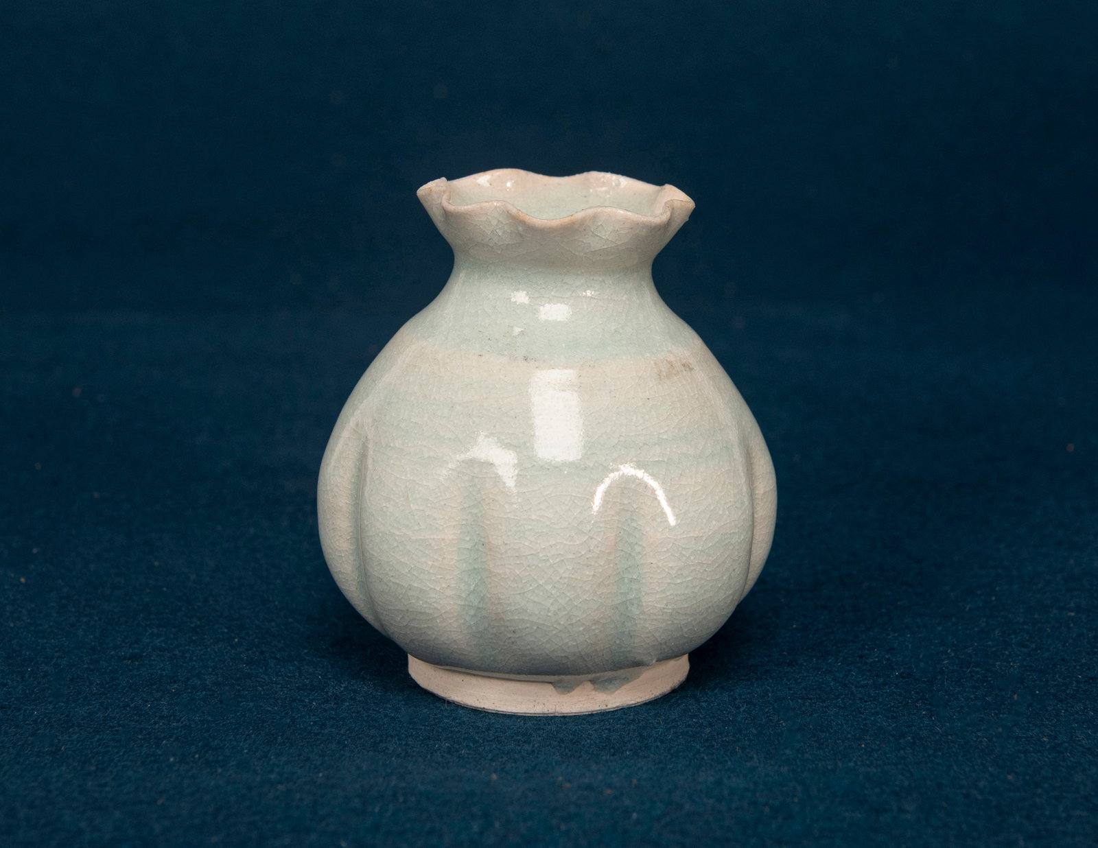 A Chinese Qinbai Glazed Vase: H:8.5cm