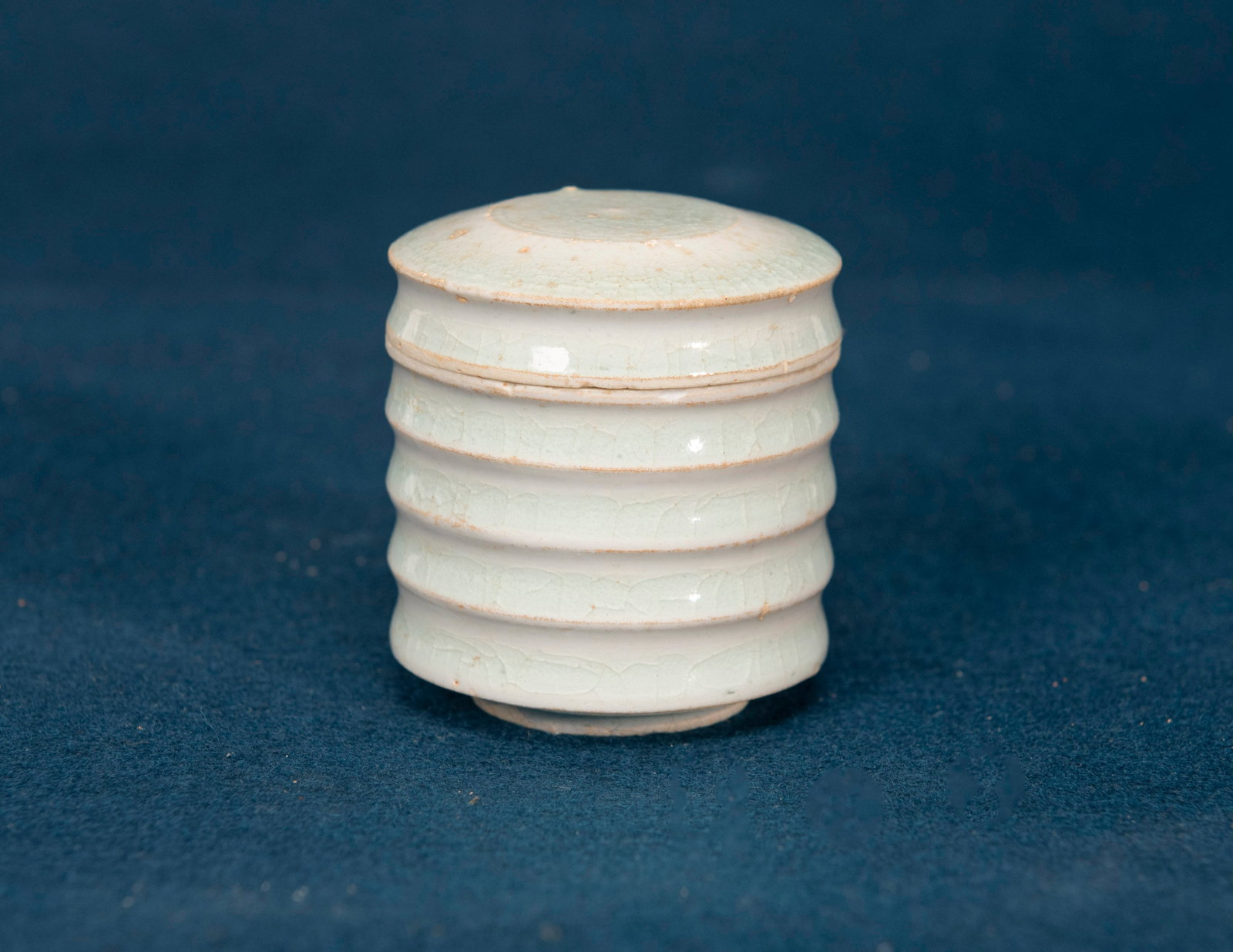 A Chinese Qinbai Glazed Incense Box: H:6.6cm