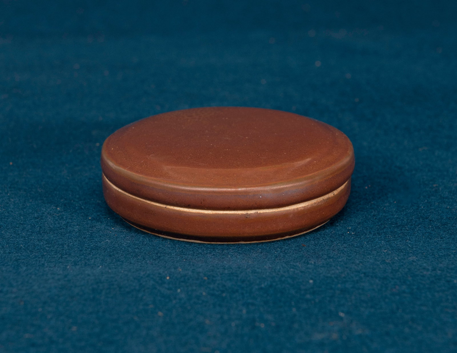 A Yaozhou Ware Persimmon Glazed Incense Box: D:9.4cm
