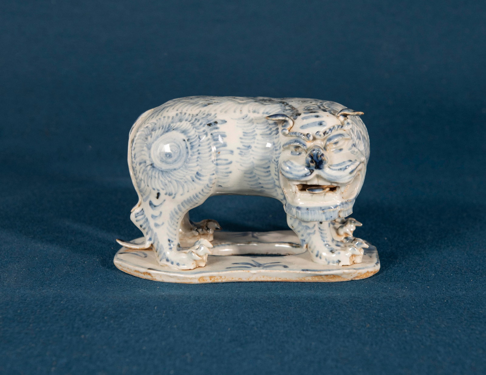 A Chinese Blue and White Lion: H:11.3cm