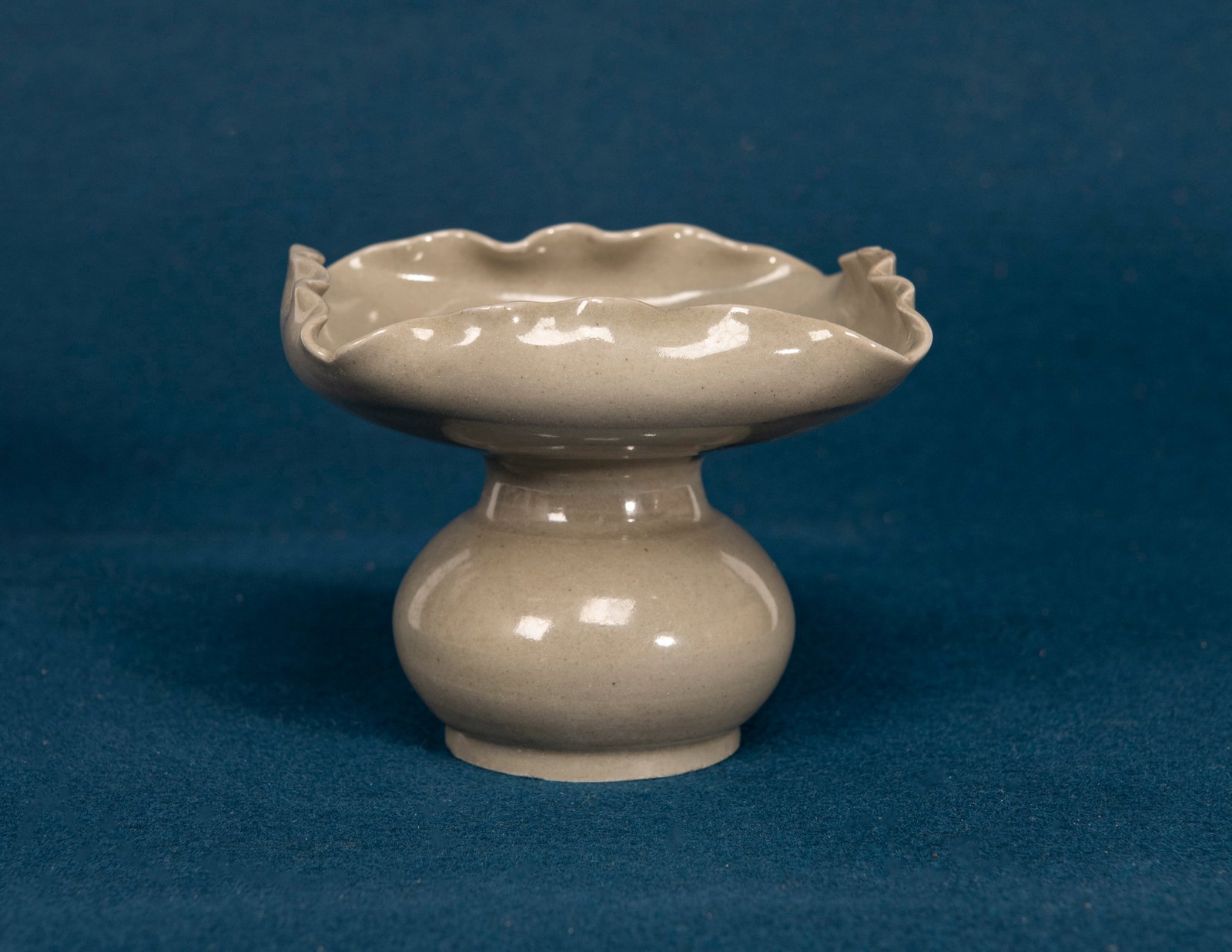 A Chinese Yue Ware Jar: H:10.3cm