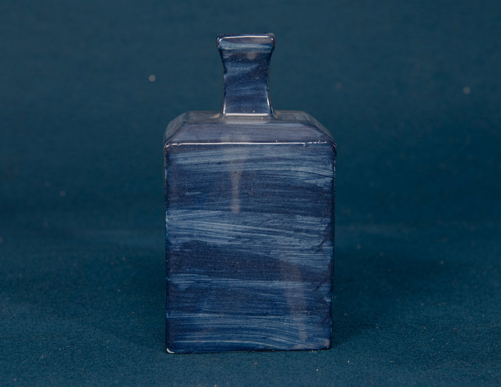 A Korean Blue Glazed Vase: H:15.6cm