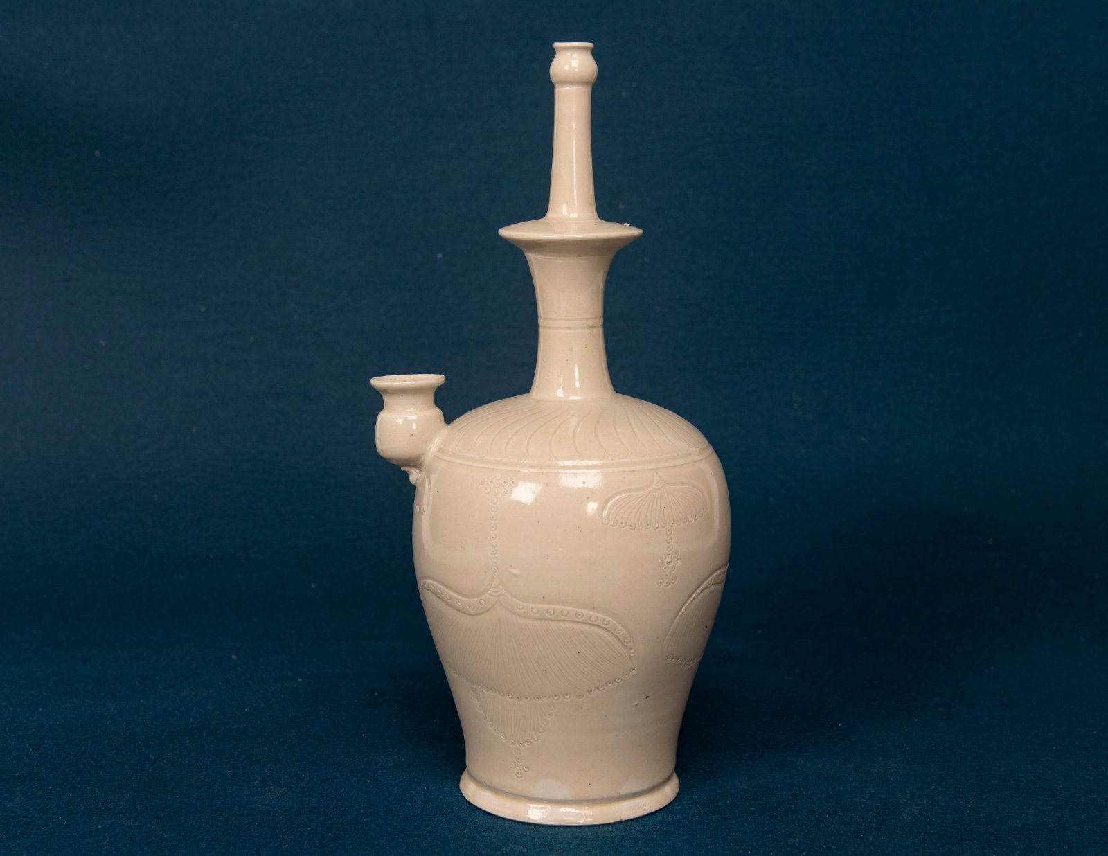 A Chinese Ding Type Kundika: H:32.4cm