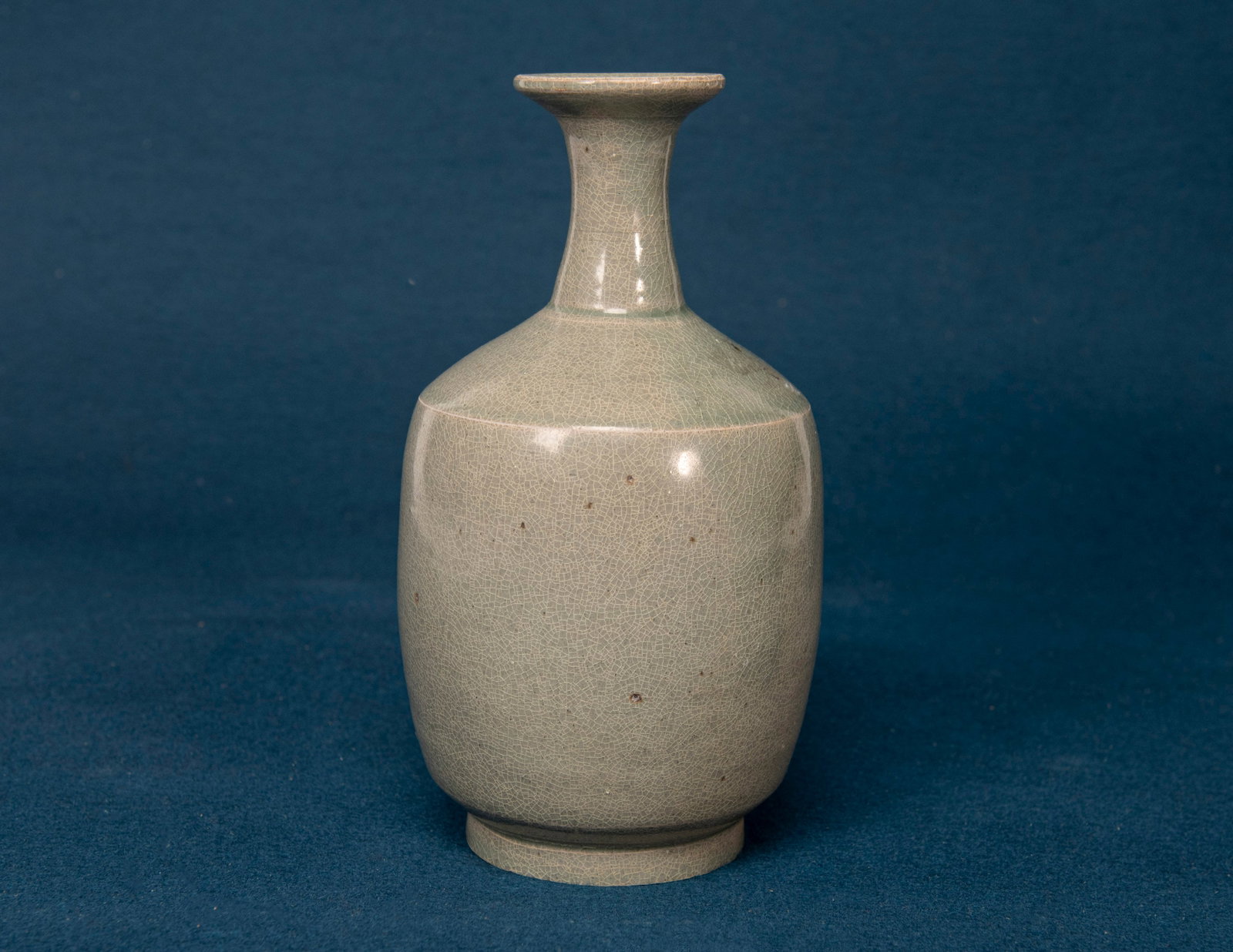 A Chinese Yue Ware Vase: H:20.5cm