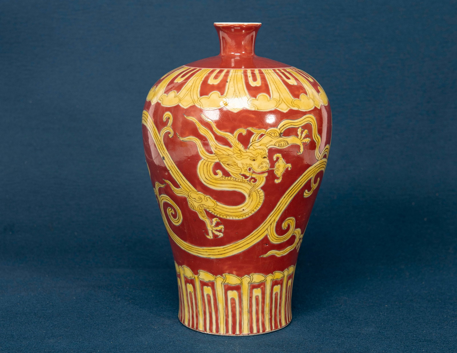 A Chinese Red Ground Yellow Glazed Meiping Vase: H:27.5cm