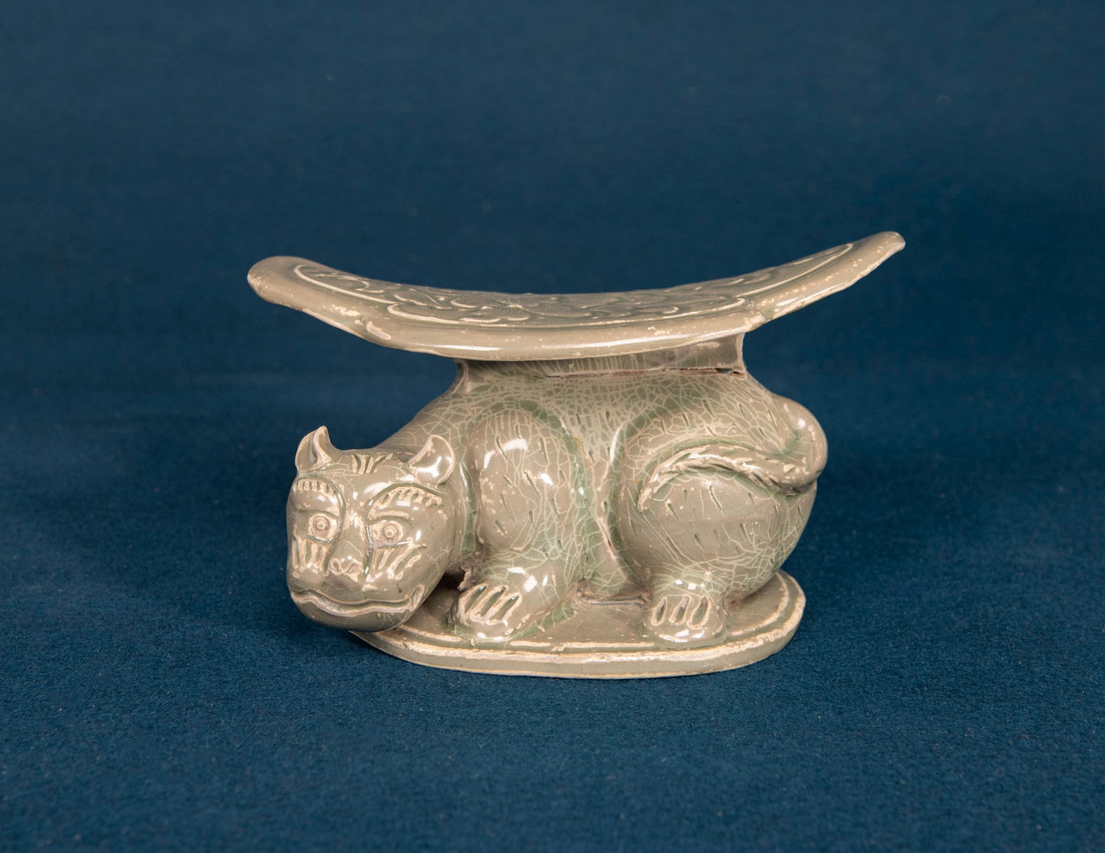 A Chinese Yue Ware Tiger Pillow: H:9.1cm