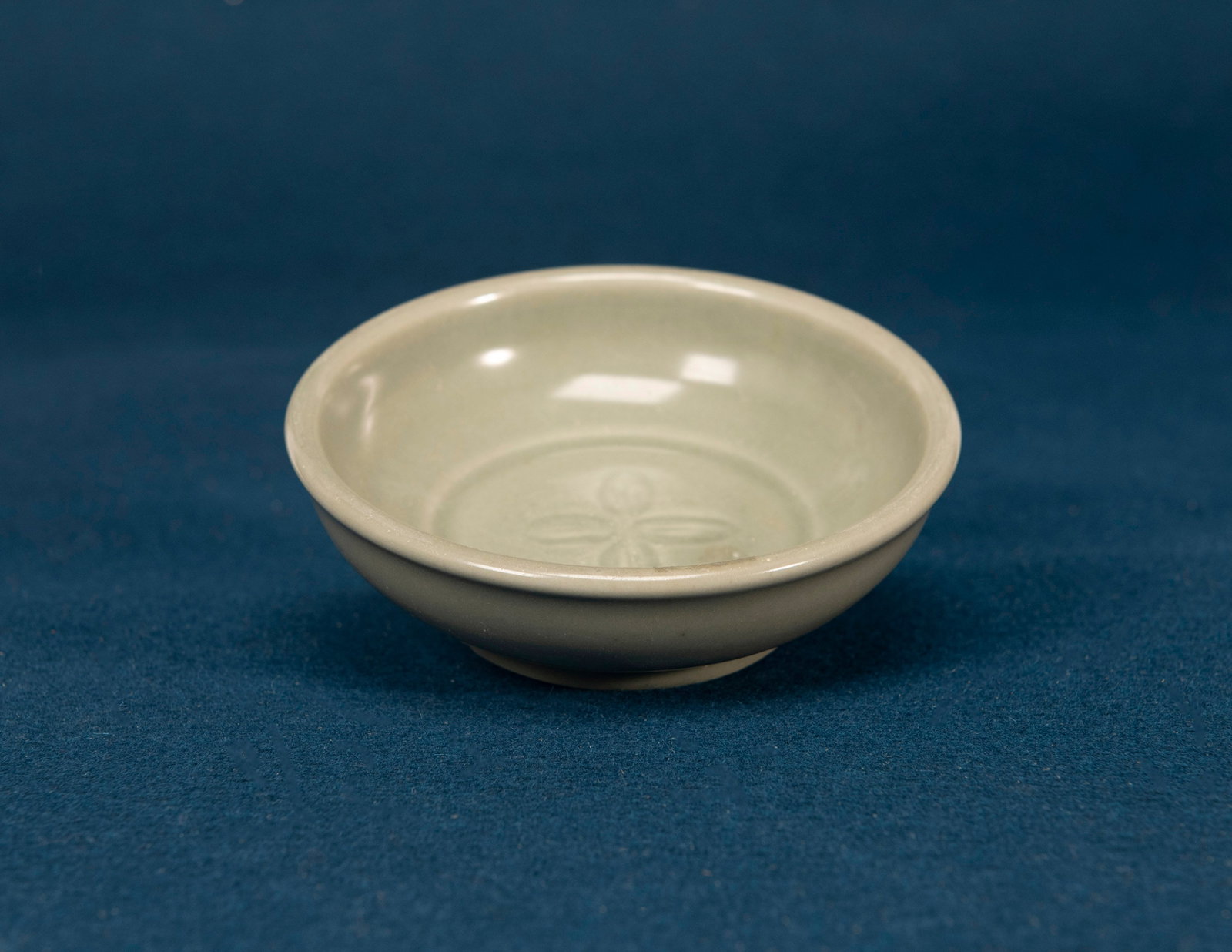A Chinese Longquan Ware Dish: D:12.6cm