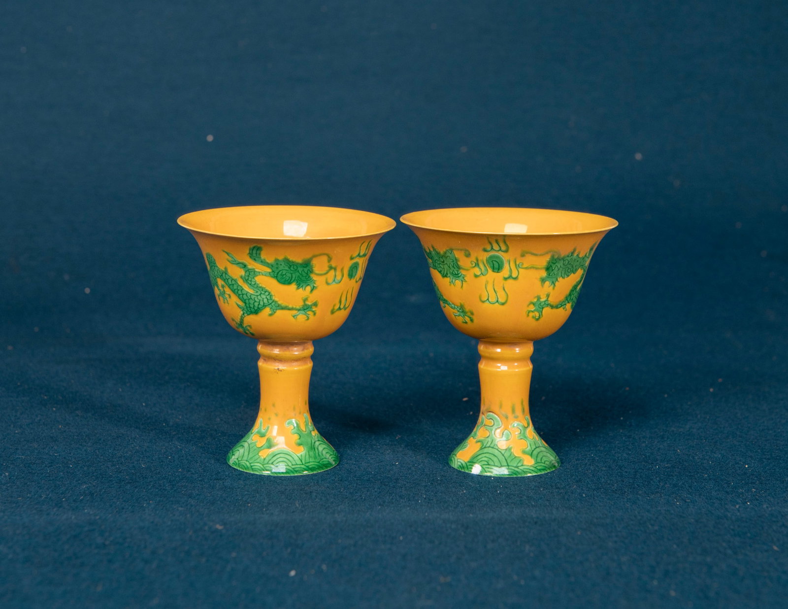 A Pair of Chinese Yellow Ground Green Glazed Dragon Stem Cup: H:10/10.1cm