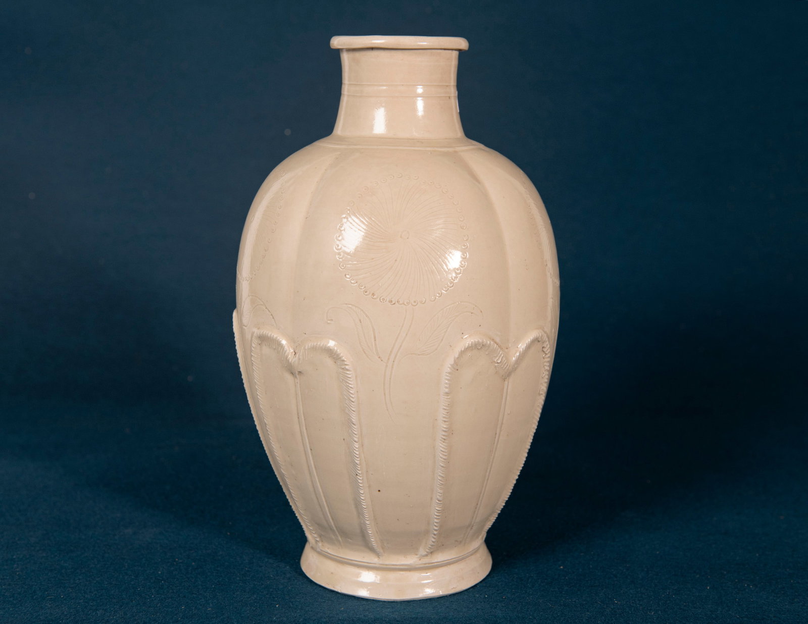 A Chinese Ding Type Vase (1 of 4)