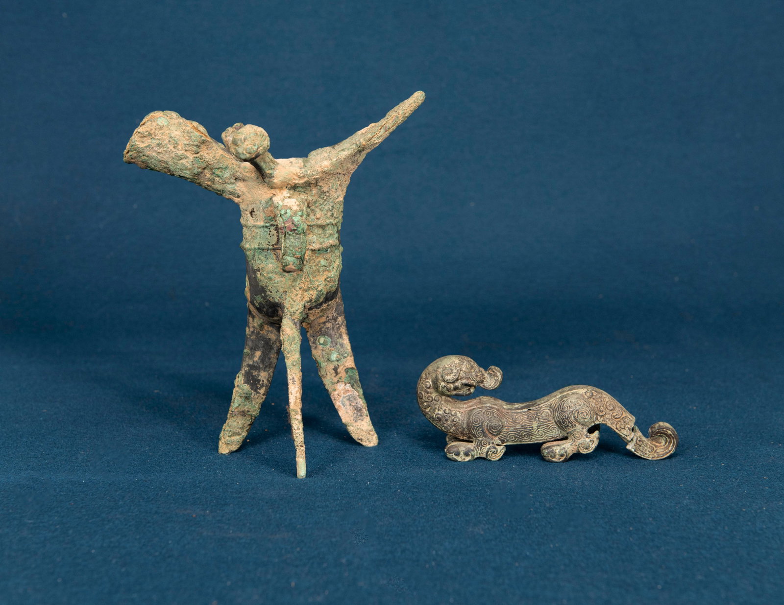 A Chinese Bronze Jue Cup and A Bronze Ornement: H:22.5/5.9cm crack