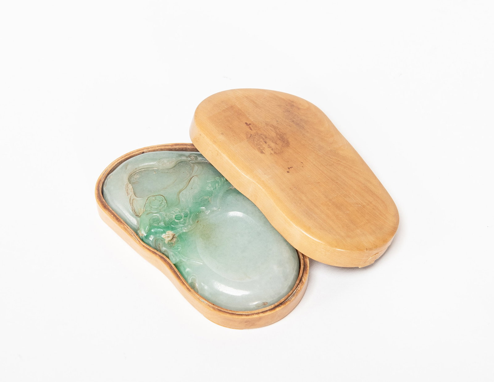A Chinese Jade Brush Rest: W:9.1cm
