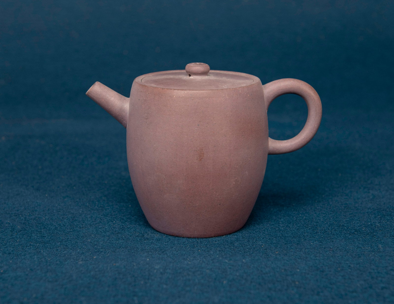 A Chinese Yixing Zisha Teapot: H:9cm