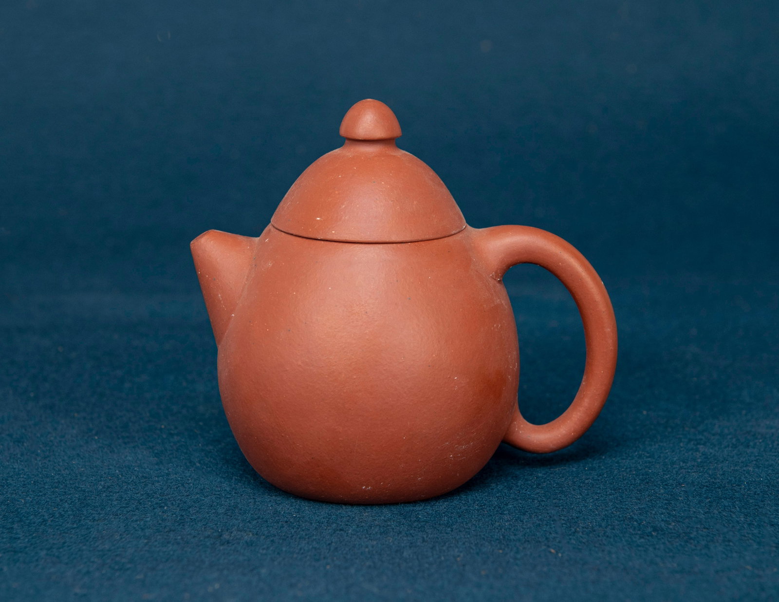 A Chinese Yixing Zisha Teapot (1 of 6)