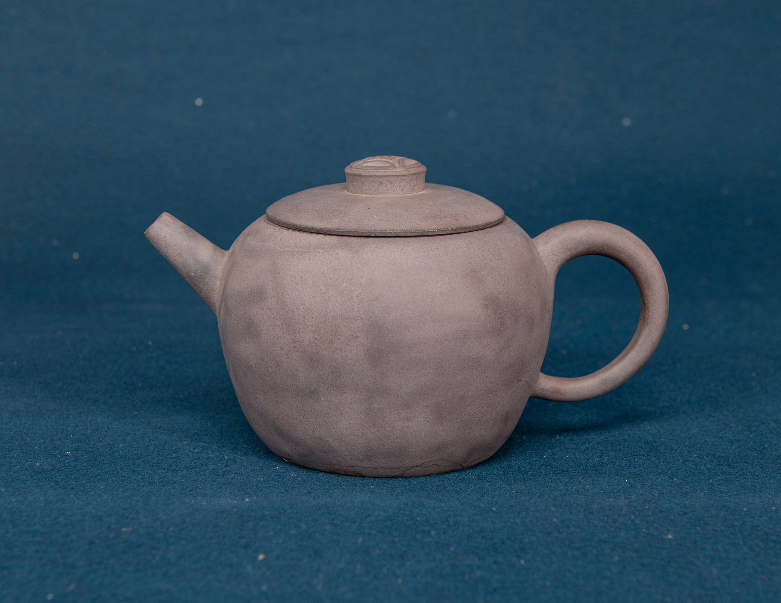 A Chinese Yixing Zisha Teapot (1 of 8)