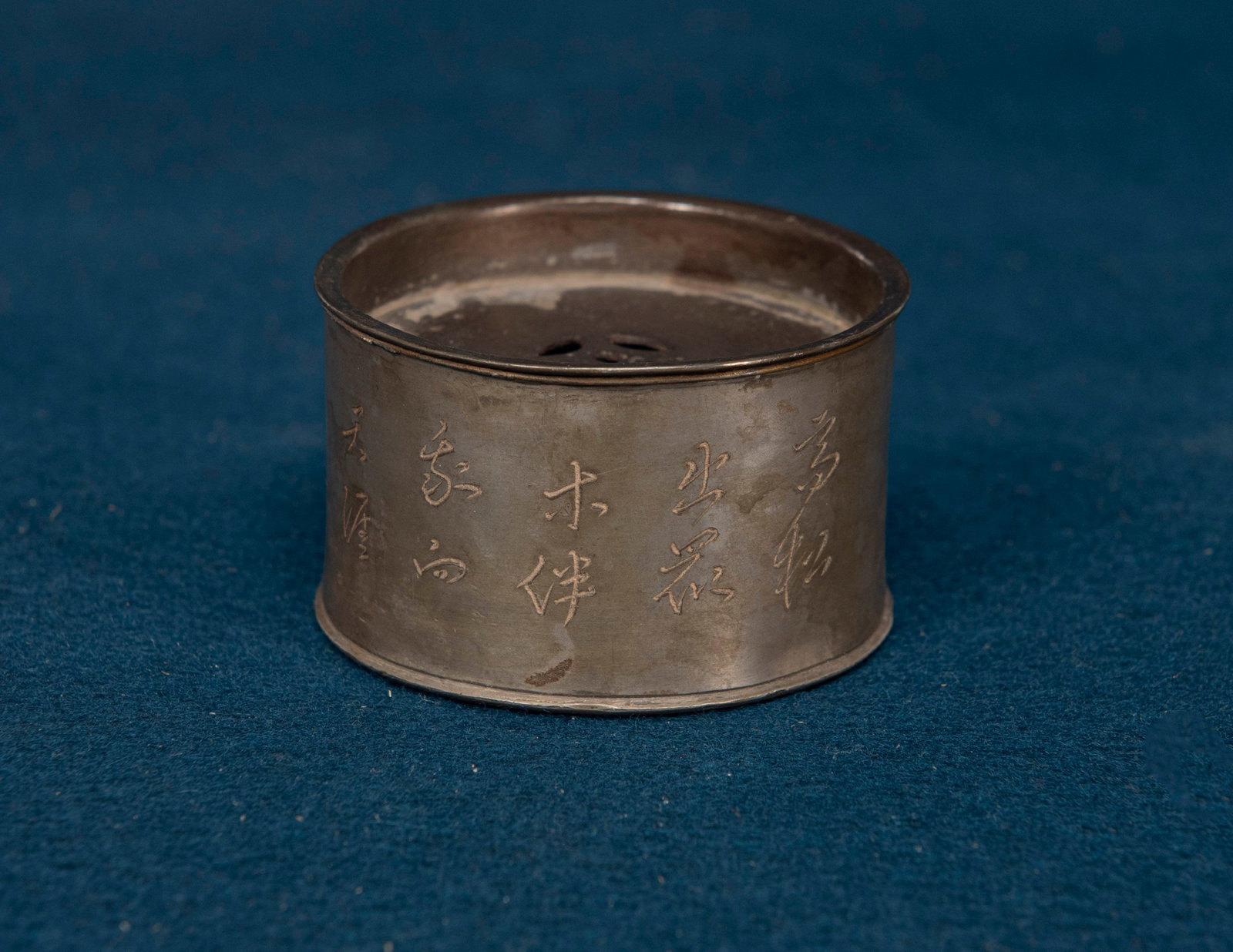 A Chinese Tin Carved Water Pot: H:4.5cm