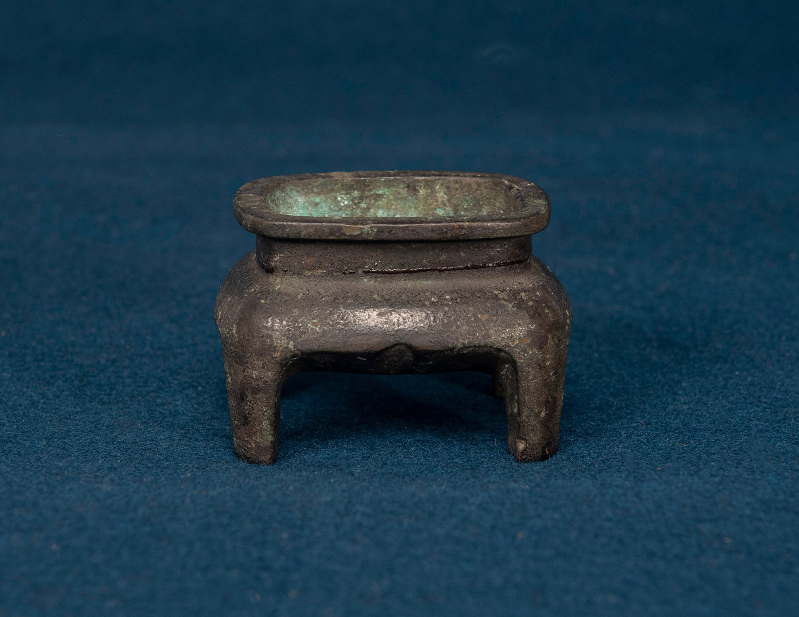 A Chinese Bronze Censer: H:4.6cm