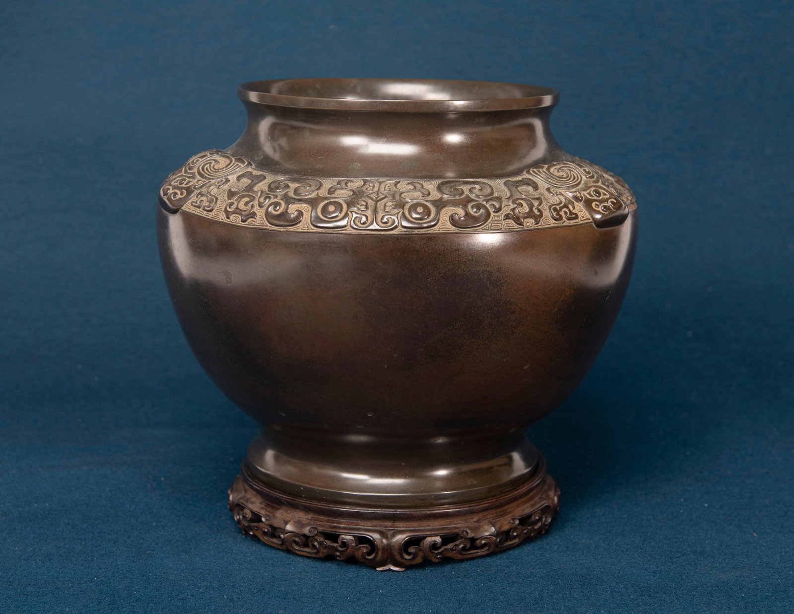 A Japanese Bronze Vase, Marked Zoroku: H:23cm