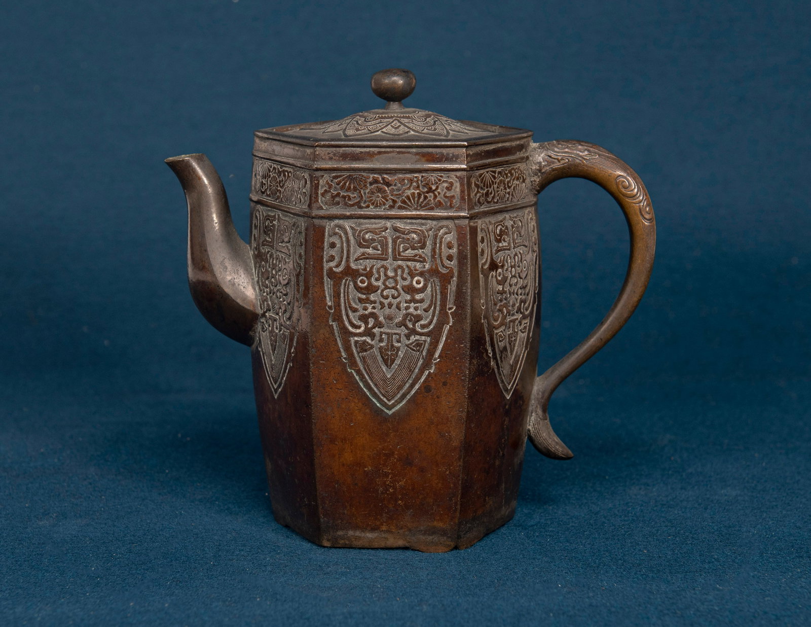 Masaharu Nagosh, A Japanese Bronze Kettle: H:18.5cm