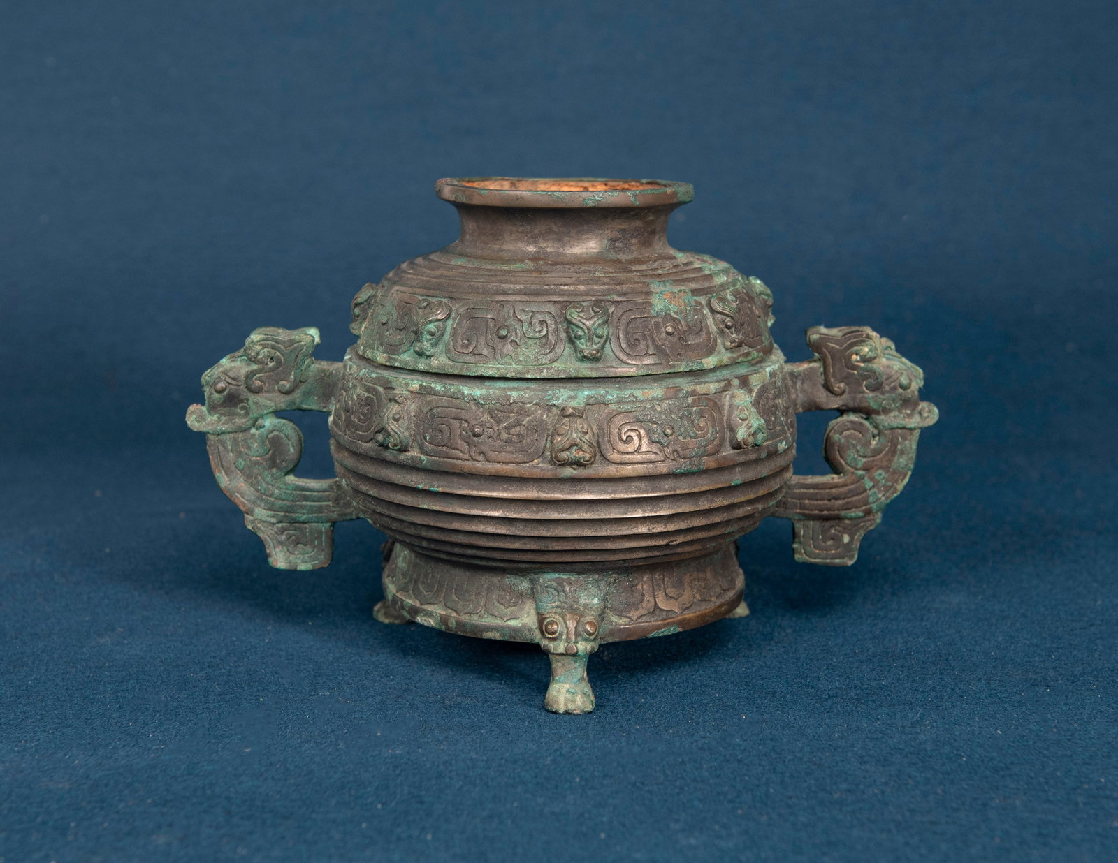 A Chinese Bronze Ritual Vessel Gui: H:15.2cm