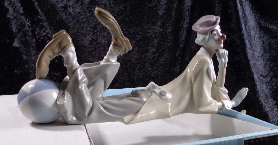 LLADRO 4618 CLOWN LAYING BEACH BALL RETIRED PORCELAIN (1 of 6)
