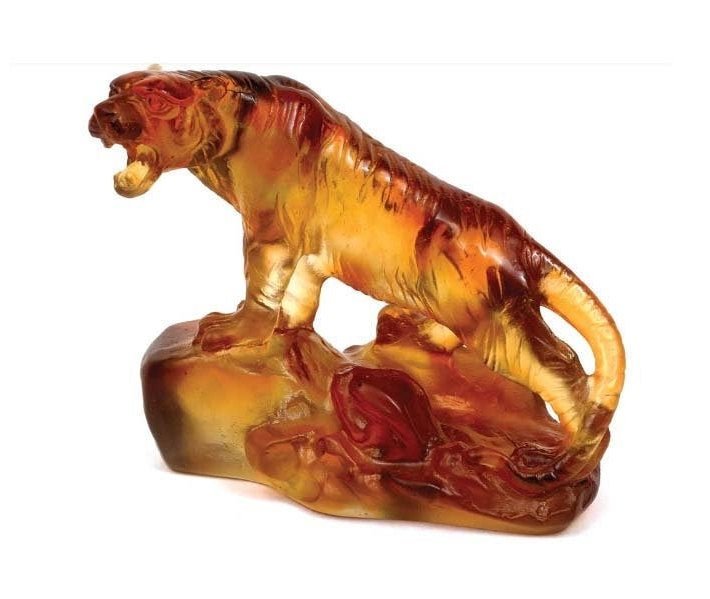 DAUM FRANCE AMBER TIGER TIGRE HOROSCOPE CHINOIS w/ BOX: DAUM FRANCE AMBER TIGER TIGRE HOROSCOPE CHINOIS w/ BOX An outstanding vintage Daum France Amber Tiger TIGRE HOROSCOPE CHINOIS with Box French Art Glass Sculpture, signed Duam France on the underside, 