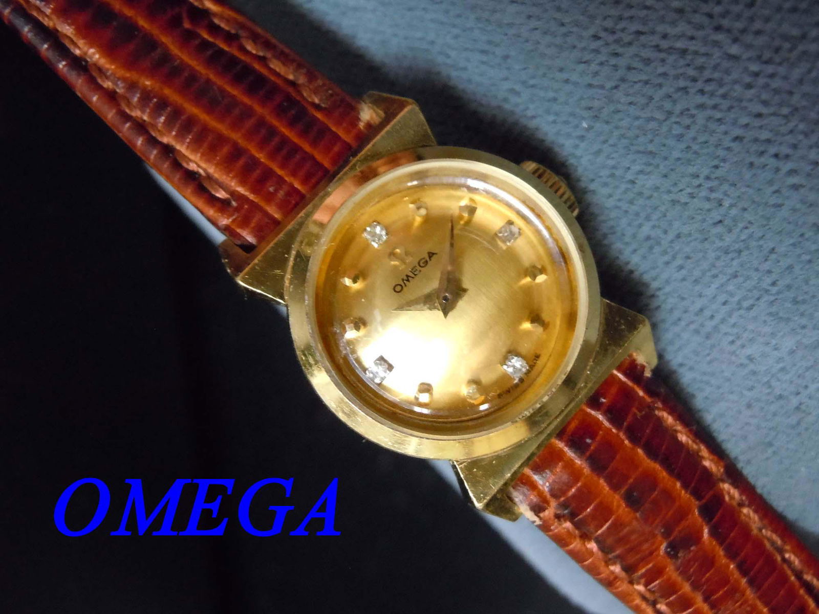 LADYS 18Kt OMEGA CHAMPAGNE DIAMOND DIAL BOW TIE WATCH (1 of 5)