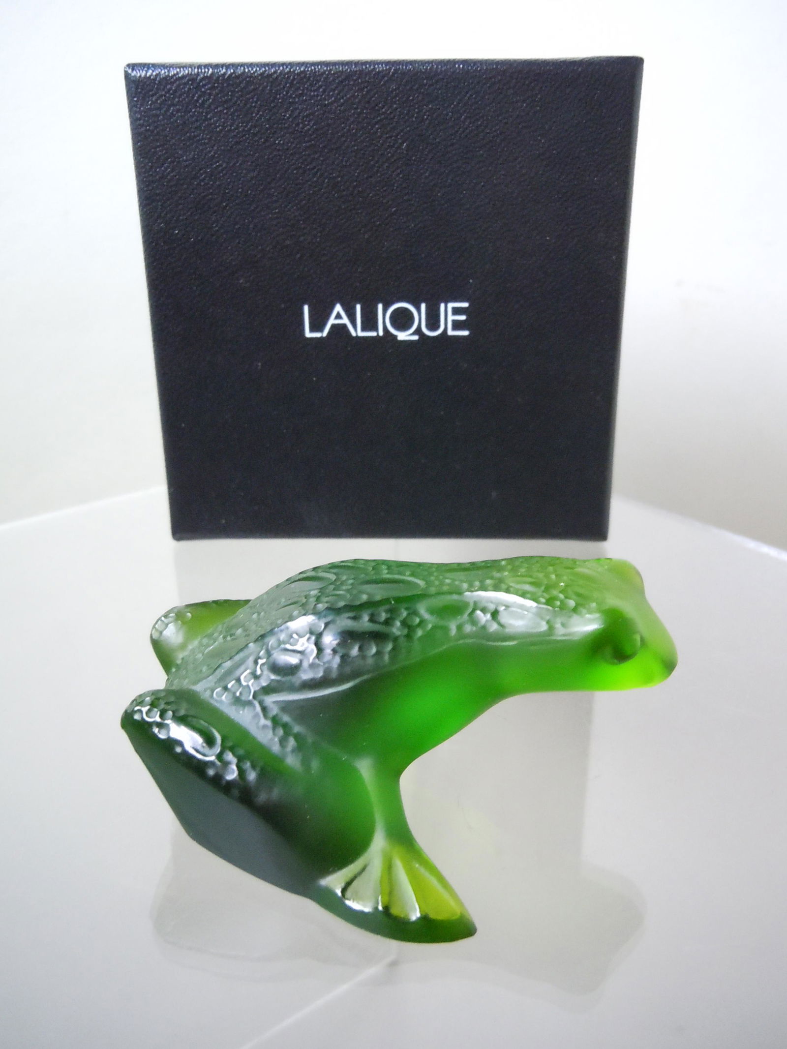 LALIQUE FROSTED LIME GREEN JUMPING FROG BOX & COA PAPER (1 of 3)