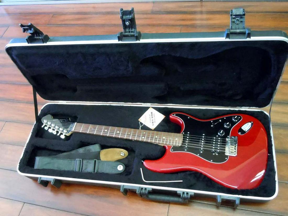 RED FENDER DELUXE HSS STRATOCASTER ELECTRIC GUITAR (1 of 7)