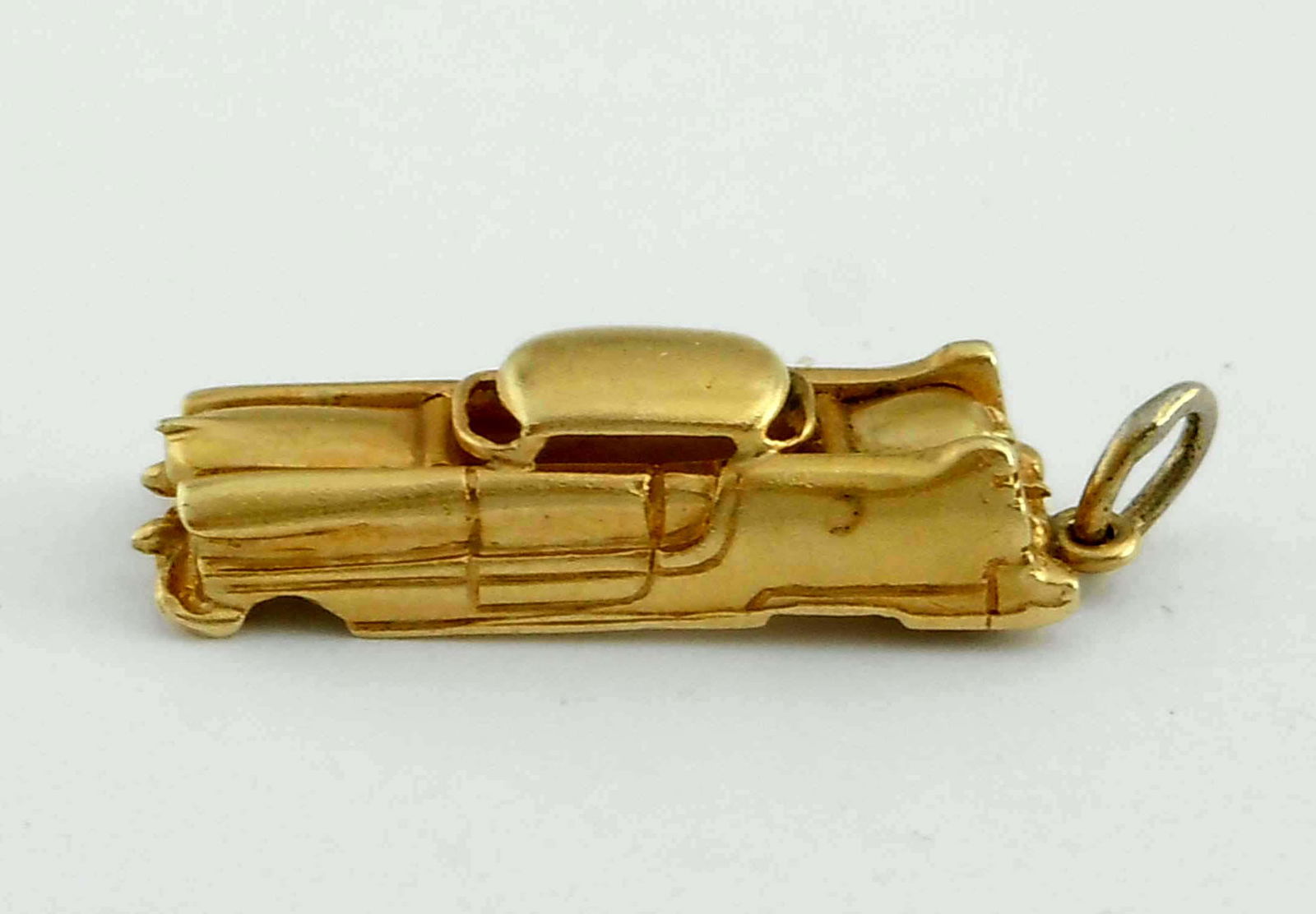 14KT GOLD 1950S CLASSIC AMERICAN CAR CHARM PENDANT (1 of 5)