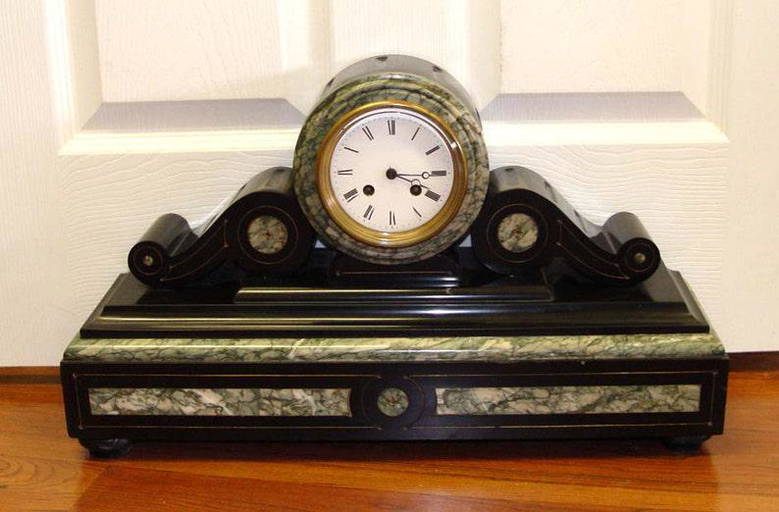 ART DECO FRENCH GREEN MARBLE & BLACK ONYX MANTLE CLOCK A period French