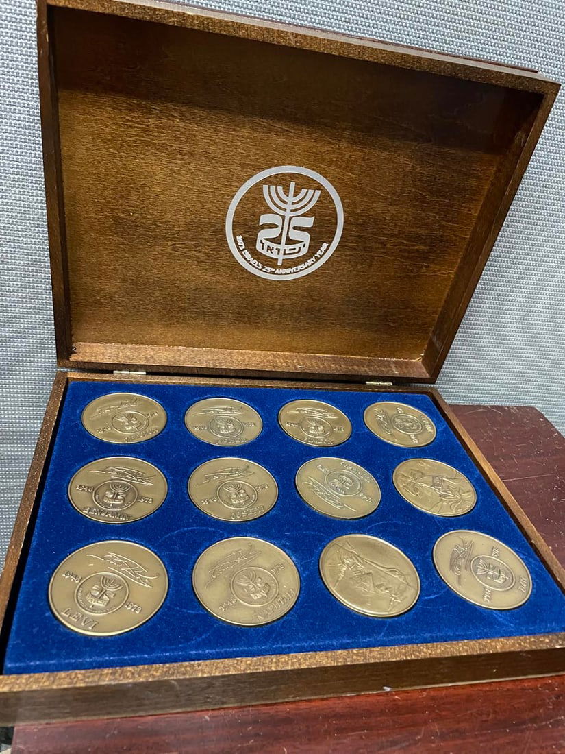 12 TRIBES OF ISRAEL SALVADOR DALI 25TH ANNIVERSARY MEDALS w/ BOX    Rare 12 Tribes of Israel (1 of 7)