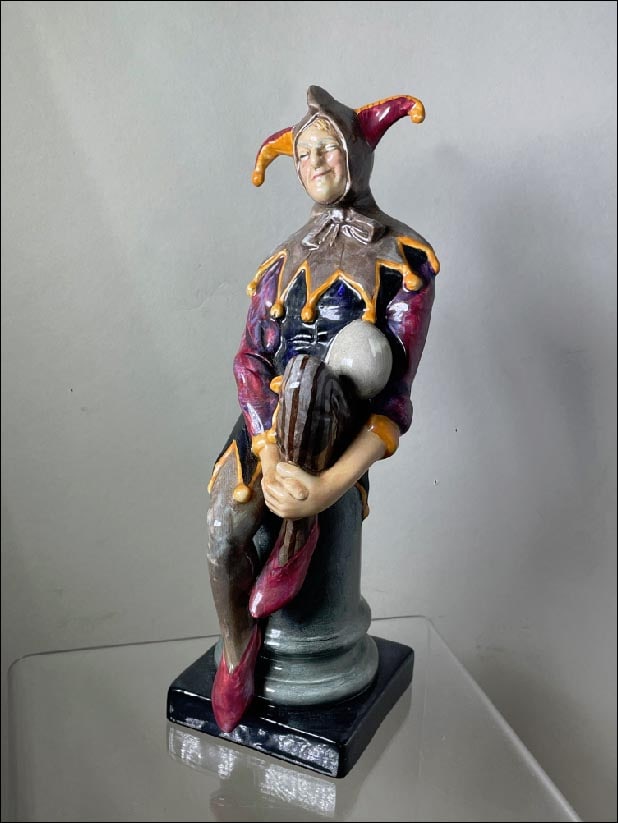 ROYAL DOULTON FIGURINE 'THE JESTER' HN 2016 POTTERY PORCELAIN HN2016    In excellent condition with (1 of 6)