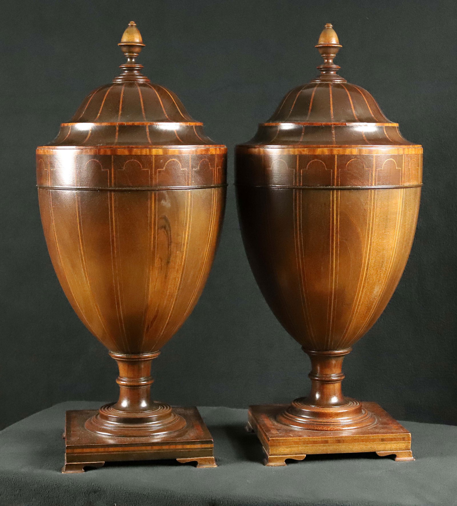 BERKEY & GAY FEDERAL STYLE KNIFE MAHOGANY URNS c1885    Berkey & Gay Furniture  Grand Rapids, (1 of 15)