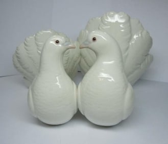 DOVES KISSING LLADRO 1169 LOVE BIRDS PORCELAIN FIGURINE Couple of Kissing Doves by Lladro 1169